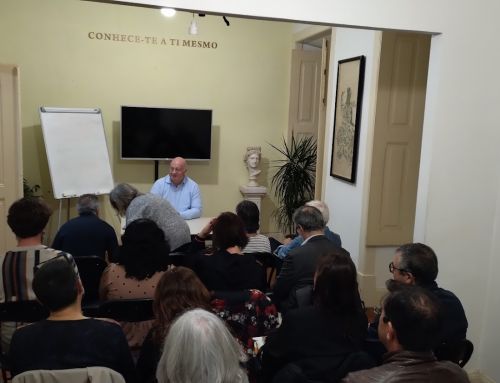 Encontro de membros na aula do diretor nacional da Nova Acrópole